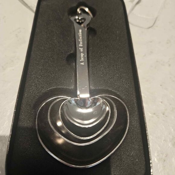 A Pinch Of Joy Heart Shaped Measuring Spoons - Picture 1 of 4